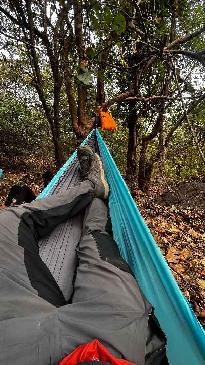 *दुर्ग भटकंती* (With Durg: Offline Navigation team) ग्रुपचा वर्षातील पहिला ऑफबीट ट्रेक शनिवारी ३ डिसेंबरला पार पडला. सर्व सहभागी सदस्याचे आभार 🙏🏻
घटवाटांची नावे
१. *करवंदी नाळ:*
घाटमाथ्यावरील गाव- *मोराडी* (पुणे)
कोकणातील गाव- *फल्यान* (सुधागड,